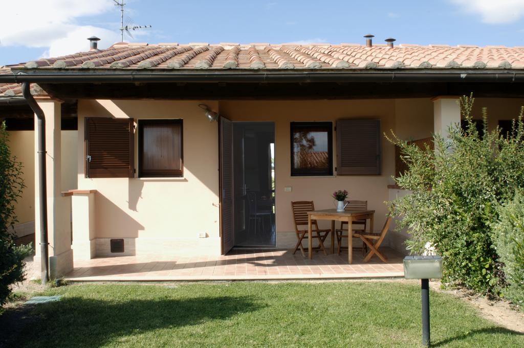 Aparthotel Residenza Principina Principina Terra Exterior foto